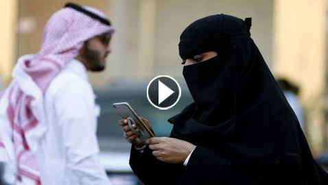 فيديو مضحك ام مبكي؟ زوجة سعودية تعاقب زوجها لزواجه من امرأة ثانية