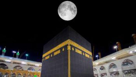 سماء مكة تشهد ظاهرة فكلية فريدة