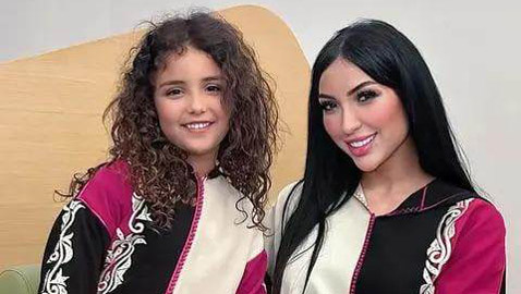 صور دنيا بطمة مع ابنتها غزل بالجلابية.. هل تشبه أختها حلا الترك؟