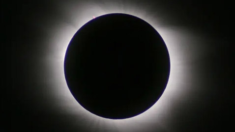 العالم على موعد مع خسوف كلي للقمر في هذا التوقيت