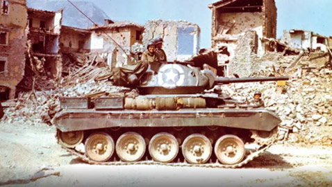 بعد تعليق جثة موسيليني من قدميه.. هذا ما حدث لنصف مليون إيطالي