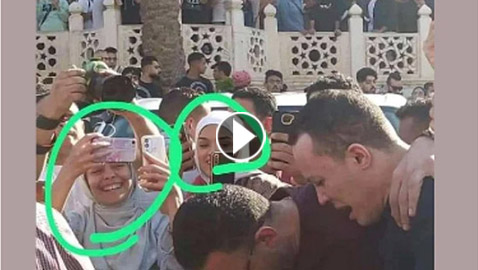 صور صادمة: صحفيتان تضحكان في جنازة مصطفى درويش دون مراعاة المشيّعين الباكين وتفجّران غضبا!