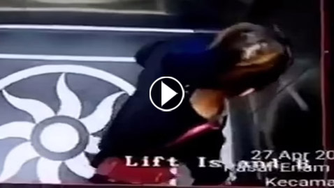 فيديو للحظات الأخيرة.. سيدة إندونيسية تسقط من مصعد وتلقى حتفها!