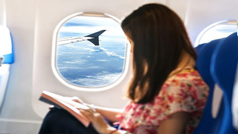 مضيفة طيران تكشف: 6 أسباب لاختيار هذا المقعد 