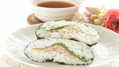 إليكم طريقة تحضير كرات الأرز اليابانية الشهية والمميزة