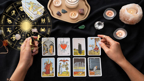 حظوظ الأبراج العاطفية والمهنية وفقا لبطاقات التارو في يونيو (حزيران) 2023
