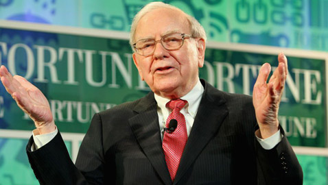 من بائع علكة لأغنى رجل بالعالم! وارن بافيت يعلم درسا بصناعة الثروة