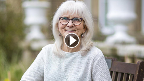 فيديو: ألهمت العلماء لتطوير مسكنات خارقة.. سيدة لا تعرف معنى الألم!