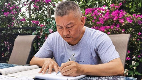 مليونير صيني (56 عاما) يتقدم للمرة الـ27 لامتحانات الثانوية العامة.. صور