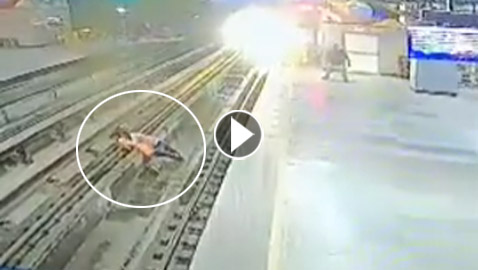 فيديو صادم.. هندي يدفع بزوجته ويسقطان معا تحت عجلات القطار!