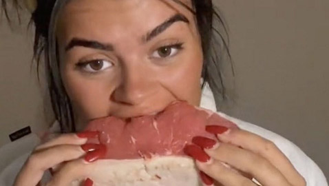 تتخلص من السمنة وحب الشباب بتناول اللحوم النيئة