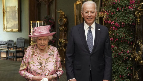 بايدن يمجد الملكة!.. زلة جديدة والبيت الأبيض مصدوم