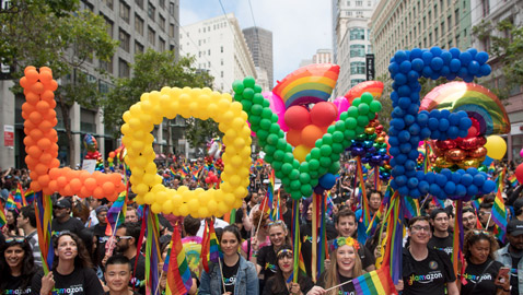 العالم يحتفل بالمثليين! مسيرات حاشدة لـ