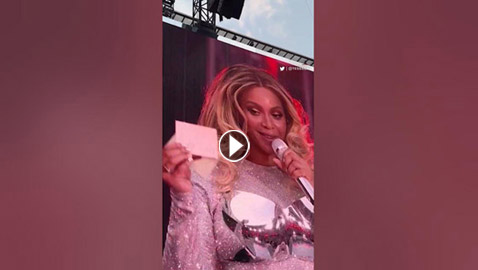 بالفيديو: بيونسيه تحقق أمنية معجبة على المسرح وتكشف  انها حامل ببنت!