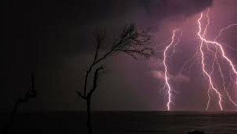 ضربات صاعقة تخلف 10 قتلى في إقليم البنجاب شرقي باكستان