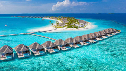 متعة الاسترخاء على شواطئ جزر المالديف خلال شهر العسل.. صور