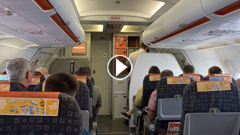 فيديو: قائد طائرة يطلب نزول 20 راكبا من على متنها لسبب غريب!