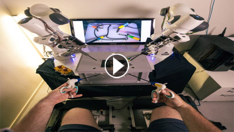 ابتكار روبوت يسمح للأطباء بإجراء العمليات بأقدامهم! فيديو