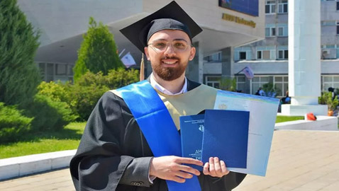 طبيب عربي ينقذ مسافرا على متن طائرة متجهة من موسكو إلى الدوحة