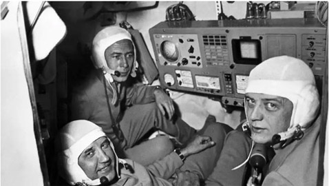 من هو أول إنسان مات بالفضاء؟