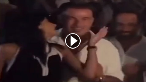 فيديو وصور عمرو دياب في وضع حميمي يثير الجدل مع فتاة جديدة!
