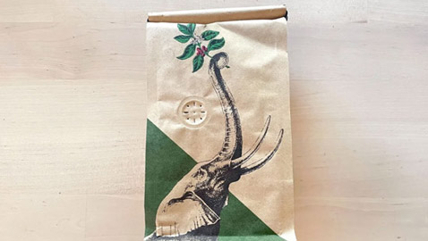 لماذا يوجد ثقب في كيس القهوة ؟