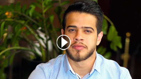 أدهم النابلسي يتراجع عن قرار الاعتزال ويقرر العودة للغناء!!