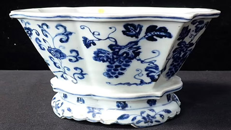 مزاد خرافي.. وعاء خزفي صيني يباع بألف ضعف ثمنه! صور