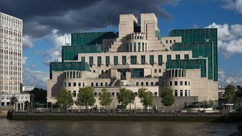 تحت تأثير الكحول.. كشف مخمور روسي عن شبكة تجسس ببريطانيا