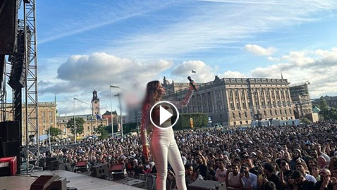 الالاف يغنون بحماس مع كارول سماحة وسط ستوكهولم عاصمة السويد.. فيديو