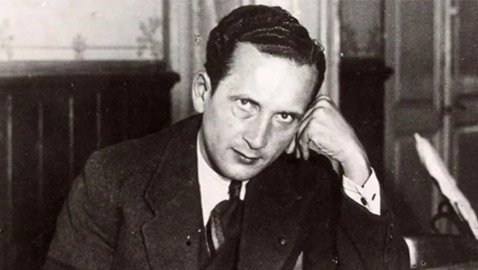 هكذا أصبح متحايل روسي ملكا على دولة أوروبية لبضعة أيام..!