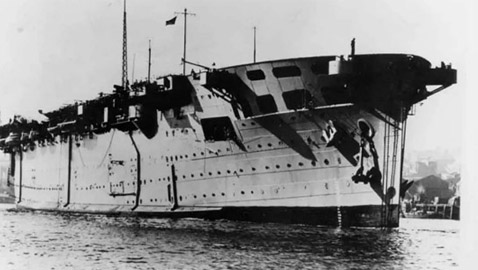 هكذا اخترع البشر أول حاملة طائرات.. وحوّلوها لخردة