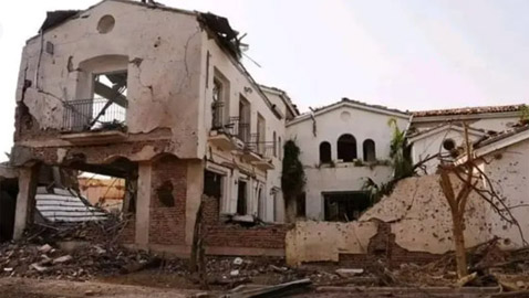 شهد مصالحة تاريخية وأقامت به أم كلثوم.. صور تروي كيف دمرت الحرب حياً شهيراً بالخرطوم