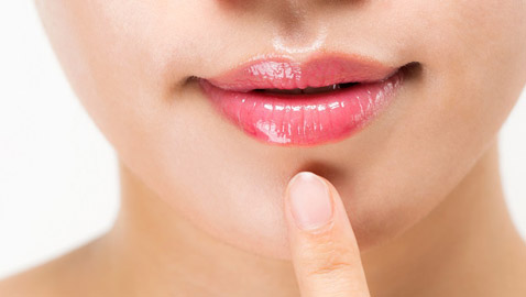كيف تتخلصين من تجاعيد الشفاه بعيداً عن العلاجات التجميلية