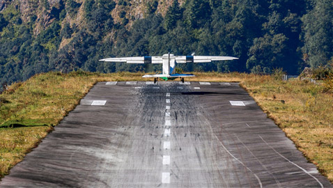 مطار على قمة جبل وآخر عند حافة البحر.. أخطر 6 مطارات في العالم
