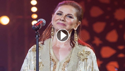 فيديوهات: للمرة الثانية مياده الحناوي تسقط على المسرح.. والنشاز يفقدها جمال صوتها!