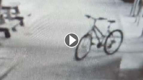 فيديو مرعب لدراجة تسير بمفردها.. بأكثر شوارع أوروبا المسكونة بالأشباح