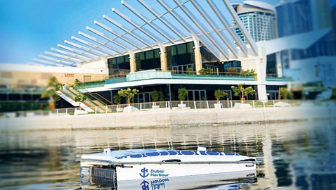 دبي هاربر تستخدم أول روبوت من نوعه لجمع النفايات العائمة.. صور