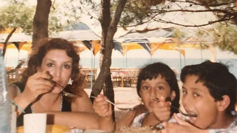 صور طفولة كاريس بشار تثبت جمال نجمة ستيليتو والنار بالنار.. المسلسلات في فرفش بلس 