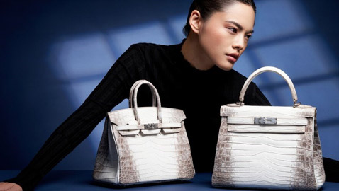 حقائب يد فاخرة.. حملت أسماء نساء شهيرات