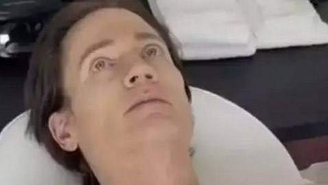 مدير تكنولوجيا يسعى للخلود بتناول 111 حبة دواء يومياً