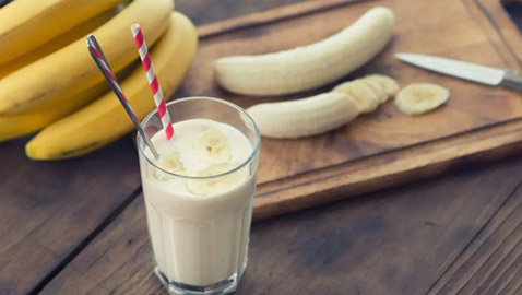 5 أطعمة لا ينبغي تناولها مع الماء.. أغربها الموز والأرز!