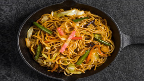 إليكم طريقة تحضير نودلز صيني بالخضار للرجيم