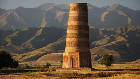 برج بورانا.. أسطورة هندسية نسجتها «خيوط عنكبوت»