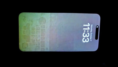 آيفون iPhone 15 Pro Max يواجه مشكلة خطيرة في الشاشة.. تفاصيل