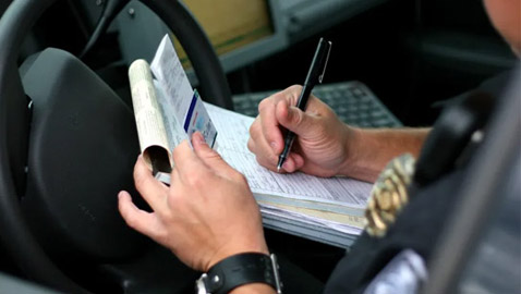 بسبب السرعة.. مخالفة مرورية بقيمة 1.4 مليون دولار تصعق صاحبها!