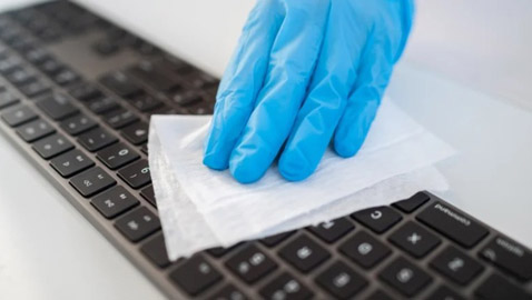 عواقب مفاجئة لعدم تنظيف لوحة مفاتيح جهاز الكمبيوتر