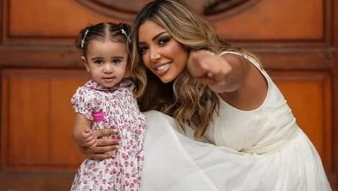صور: طليقة أحمد سعد تكشف لأول مرة عن وجه طفلتها مريم
