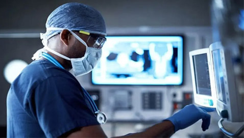 تقرير صادم: تراجع ملحوظ بالصحة العقلية للعاملين بمستشفيات أمريكا!