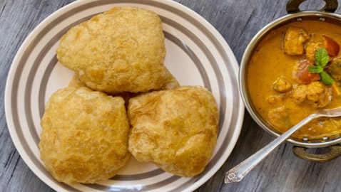 إليكم طريقة تحضير خبز البوري المنفوخ المقلي بطعمه المميز والطيب